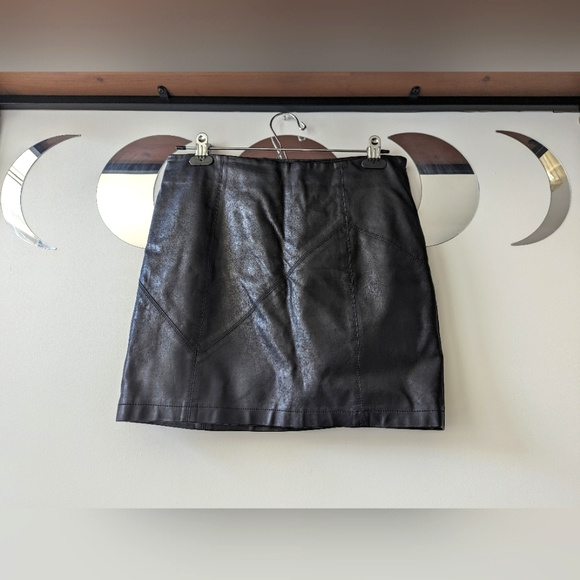 faux leather mini skirt | Noisy May - Picture 2 of 5